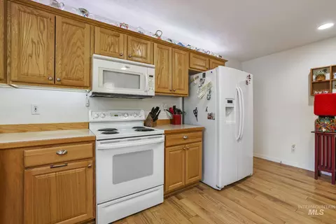 Kitchen - 916 17th Ave E, Jerome, ID 83338 photo 3 of 4