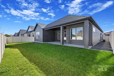 Exterior - 548 Falling Leaf Ln, Twin Falls, ID 83301 photo 5 of 6
