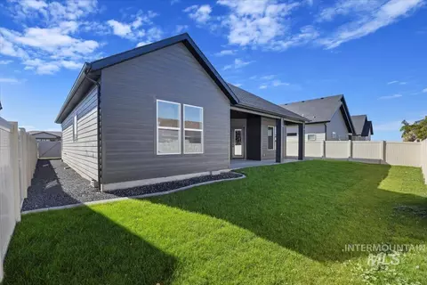 Exterior - 548 Falling Leaf Ln, Twin Falls, ID 83301 photo 4 of 6