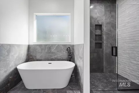 Bath - 548 Falling Leaf Ln, Twin Falls, ID 83301 photo 2 of 4