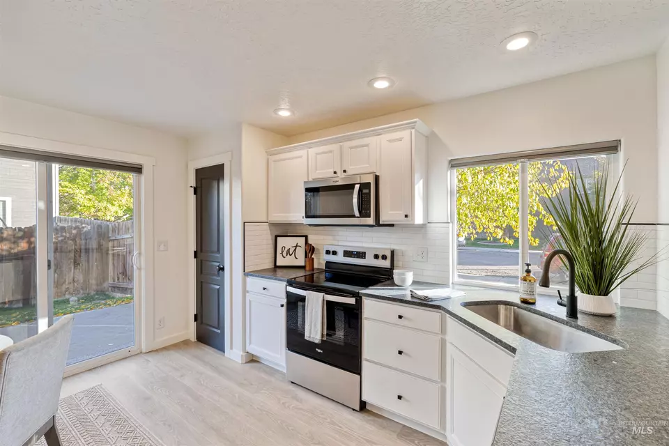 Kitchen - 6474 S Cheshire Ave, Boise, ID 83709 photo 2 of 5