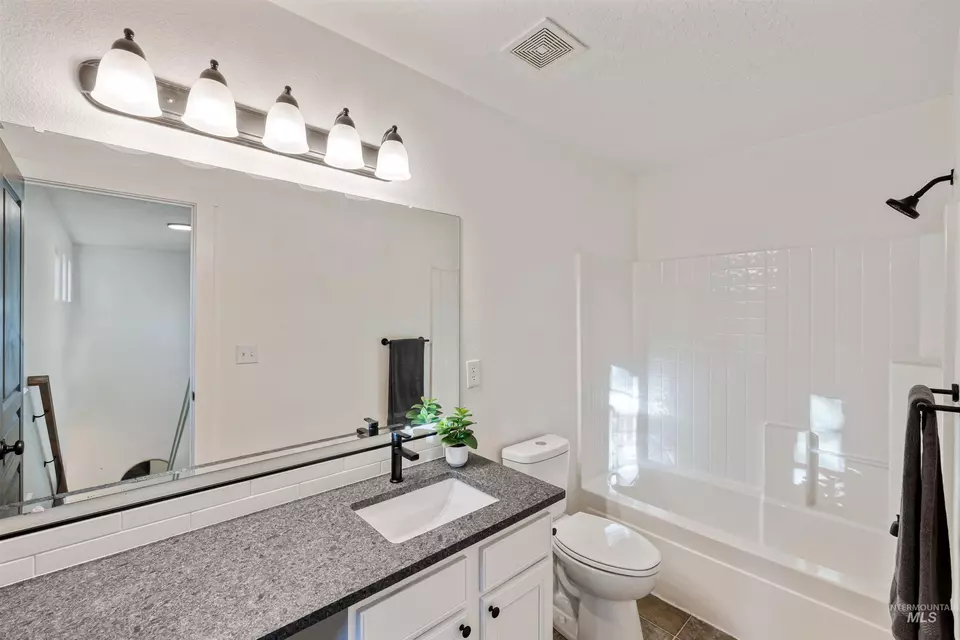 Bath - 6474 S Cheshire Ave, Boise, ID 83709 photo 4 of 5
