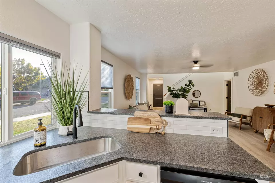Kitchen - 6474 S Cheshire Ave, Boise, ID 83709 photo 3 of 5