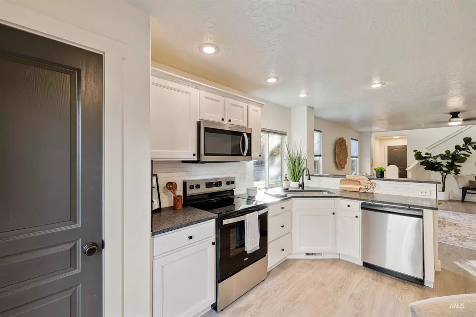 Kitchen - 6474 S Cheshire Ave, Boise, ID 83709 photo 4 of 5