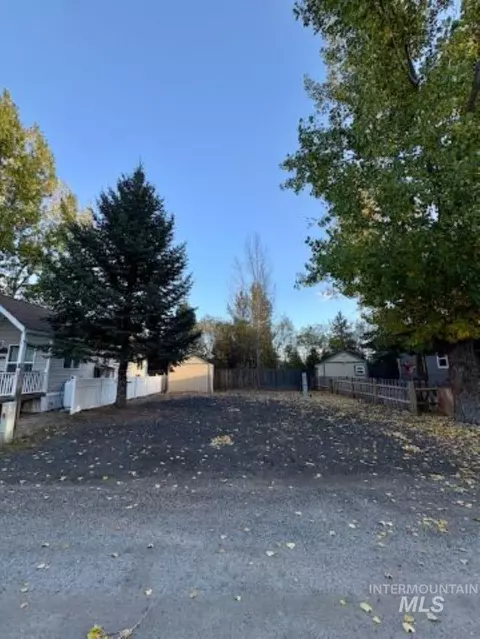 514 Sawyer St F49, Cascade, ID 83611