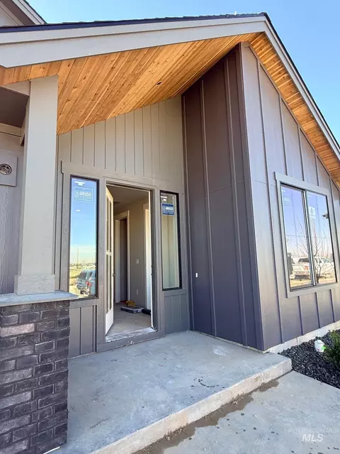 945 W Malbar St, Meridian, ID 83646