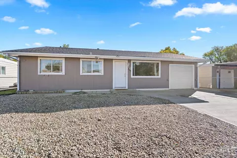735 S 12th E, Mountain Home, ID 83647