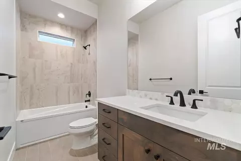 Bath - 2147 E Blakehurst Ave, Kuna, ID 83634 photo 2 of 5