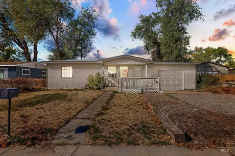 313 Baker Dr, Mountain Home, ID 83647