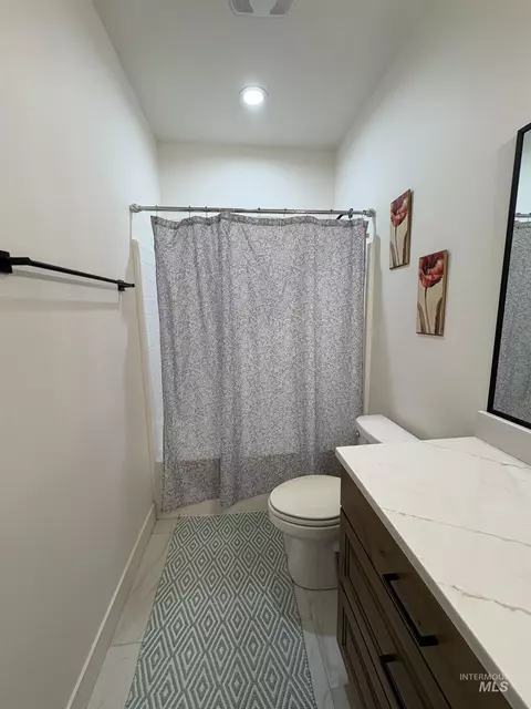 Bath - 973 Kenbrook Loop, Twin Falls, ID 83301 photo 4 of 5