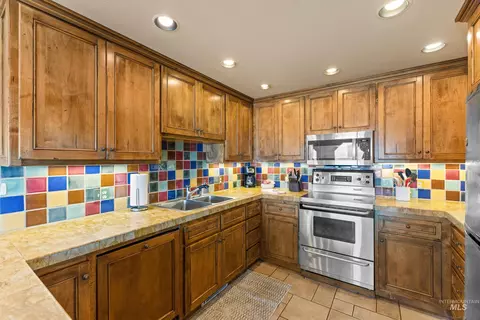 Kitchen - 101 E Lake St #C15, Mccall, ID 83638 photo 1 of 4