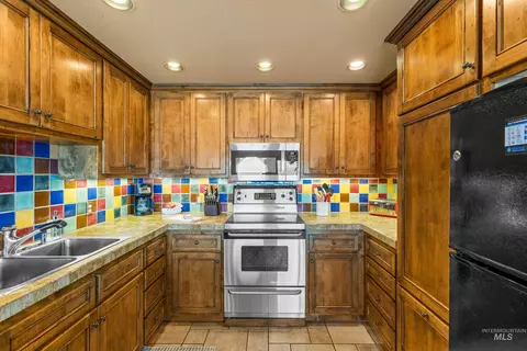 Kitchen - 101 E Lake St #C15, Mccall, ID 83638 photo 3 of 4