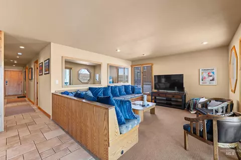 Living - 101 E Lake St #C15, Mccall, ID 83638 photo 1 of 4