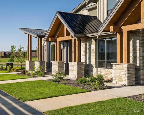 2013 W Freya Ct, Eagle, ID 83616