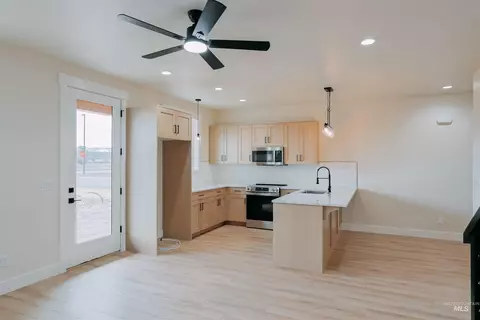 10 N Creek Way, Cascade, ID 83611