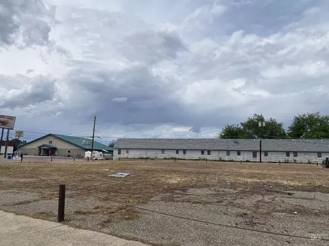 326 E 2nd St, Weiser, ID 83672 photo 3