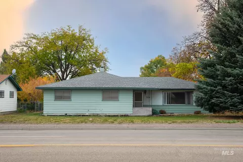 324 S Whitley Dr, Fruitland, ID 83619
