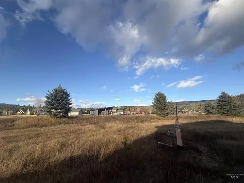 1643 Ginney Way, Mccall, ID 83638