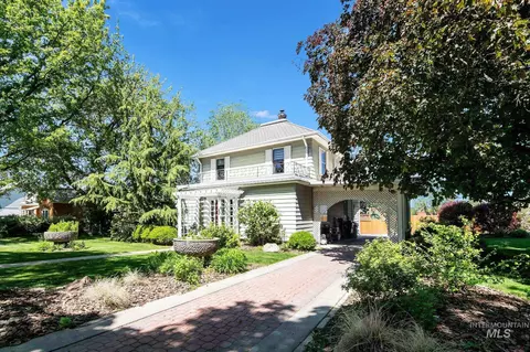1917 Arthur St, Caldwell, ID 83605