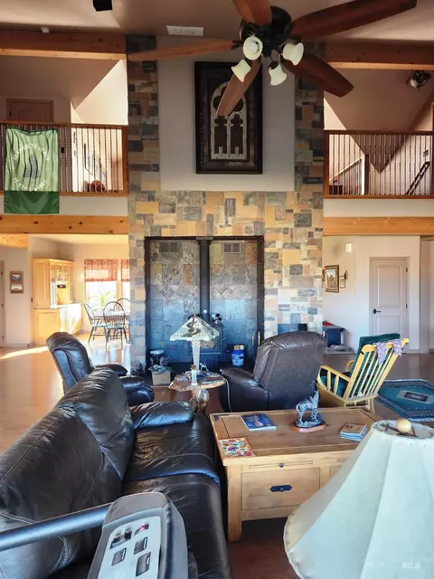 Living - 2195 Kilborn Ln, Mesa, ID 83643 photo 3 of 6