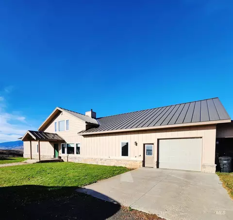 Exterior - 2195 Kilborn Ln, Mesa, ID 83643 photo 4 of 17