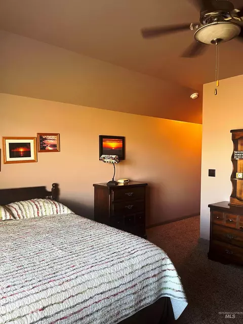 Bedroom - 2195 Kilborn Ln, Mesa, ID 83643 photo 4 of 7