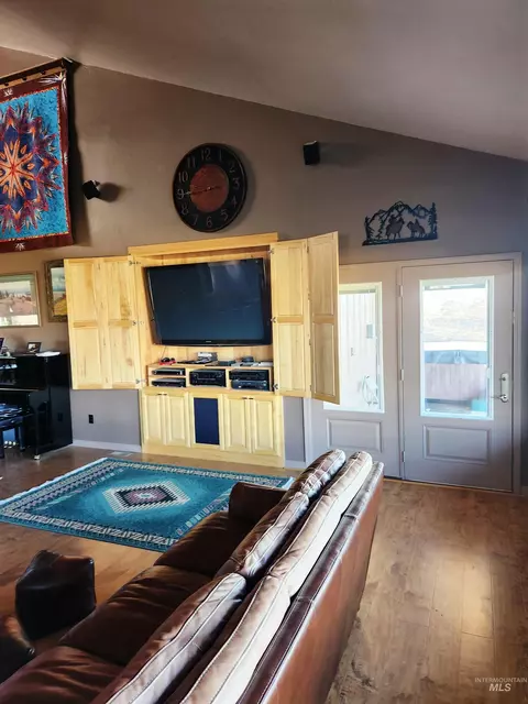 Living - 2195 Kilborn Ln, Mesa, ID 83643 photo 2 of 6