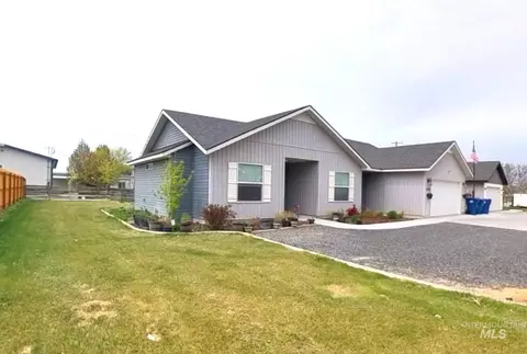 808 Adell Ave, Filer, ID 83328