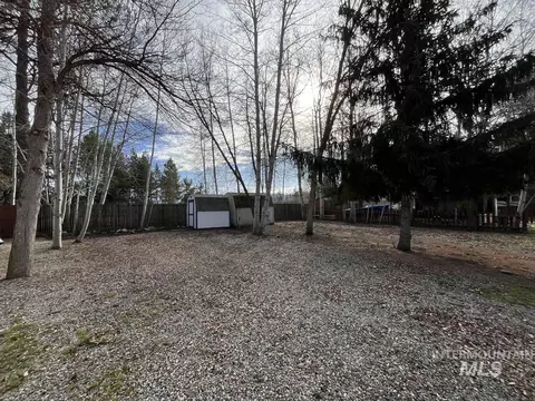 25 F St, Cascade, ID 83611