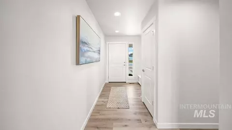 Entry Way - 930 23rd Ave E, Jerome, ID 83338 photo 4 of 6