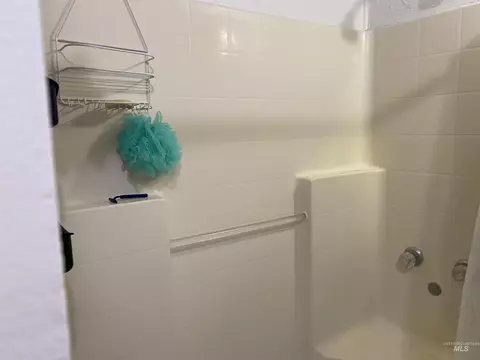 Bath - 502 E Ct, Weiser, ID 83672 photo 2 of 3