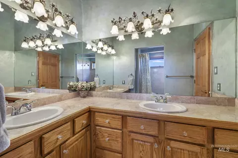 Bath - 2224 E 4400 N, Filer, ID 83328 photo 6 of 7