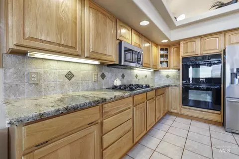 Kitchen - 2224 E 4400 N, Filer, ID 83328 photo 3 of 5