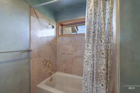 Bath - 2224 E 4400 N, Filer, ID 83328 photo 7 of 7