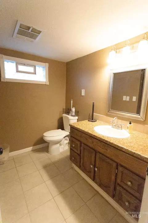 Bath - 1400 Anderson Corner Rd, Parma, ID 83660 photo 2 of 2
