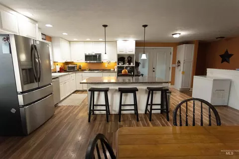 Kitchen - 1400 Anderson Corner Rd, Parma, ID 83660 photo 2 of 2