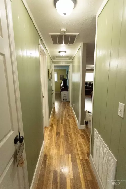 Entry Way - 1400 Anderson Corner Rd, Parma, ID 83660 photo 2 of 4