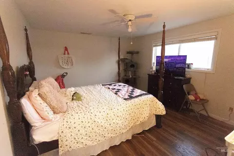 Bedroom - 1400 Anderson Corner Rd, Parma, ID 83660 photo 2 of 2