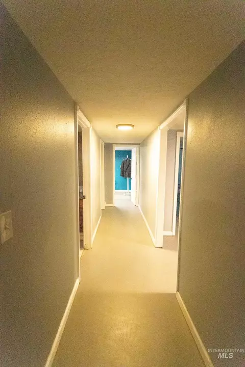 Entry Way - 1400 Anderson Corner Rd, Parma, ID 83660 photo 3 of 4