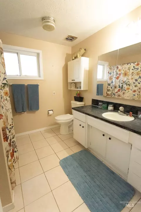 Bath - 1400 Anderson Corner Rd, Parma, ID 83660 photo 1 of 2