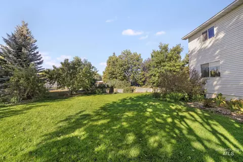 Exterior - 409 1st St E, Hansen, ID 83334 photo 3 of 3