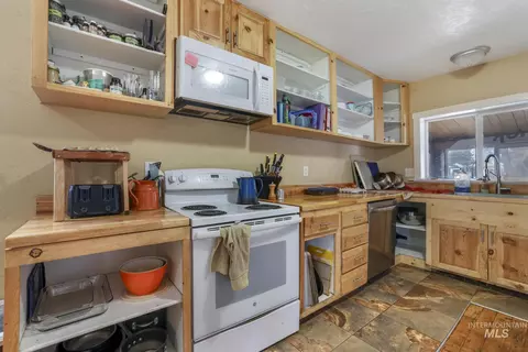 Kitchen - 409 1st St E, Hansen, ID 83334 photo 1 of 3