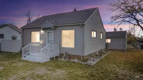 729 N 11th Ave, Buhl, ID 83316