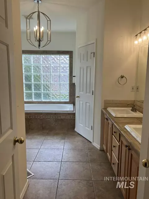 Bath - 1133 N Torrey Pnes, Eagle, ID 83616 photo 2 of 4