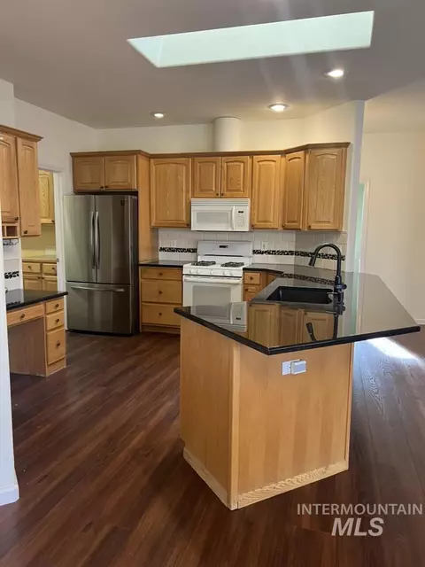 Kitchen - 1133 N Torrey Pnes, Eagle, ID 83616 photo 1 of 2
