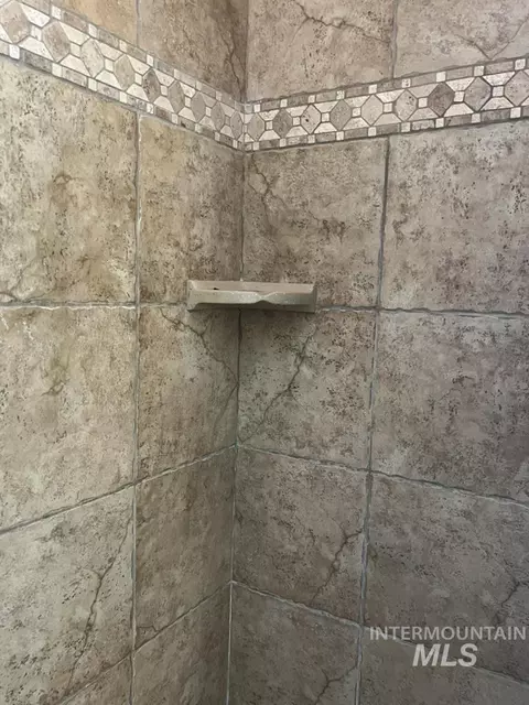Bath - 1133 N Torrey Pnes, Eagle, ID 83616 photo 3 of 4