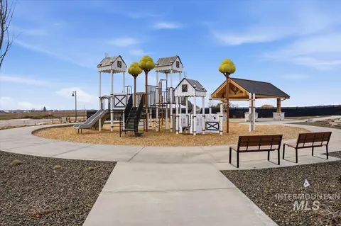 2553 N Buhrstone Ave, Eagle, ID 83616