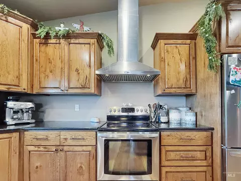 Kitchen - 1030 Tempest Ln, Viola, ID 83872 photo 4 of 6