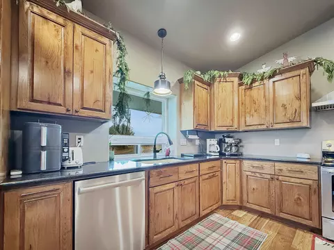 Kitchen - 1030 Tempest Ln, Viola, ID 83872 photo 5 of 6
