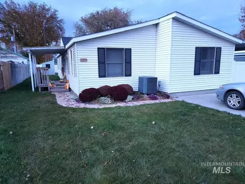319 2nd St, Hazelton, ID 83335